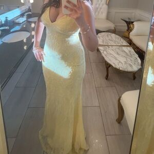 Windsor Pale Yellow Lace V-Neck Prom Gown